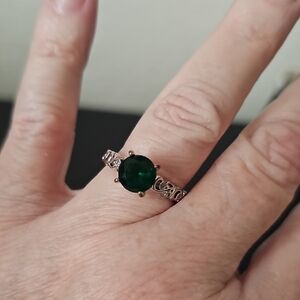 Elegant Green Stone Silver Ring Size 7.45